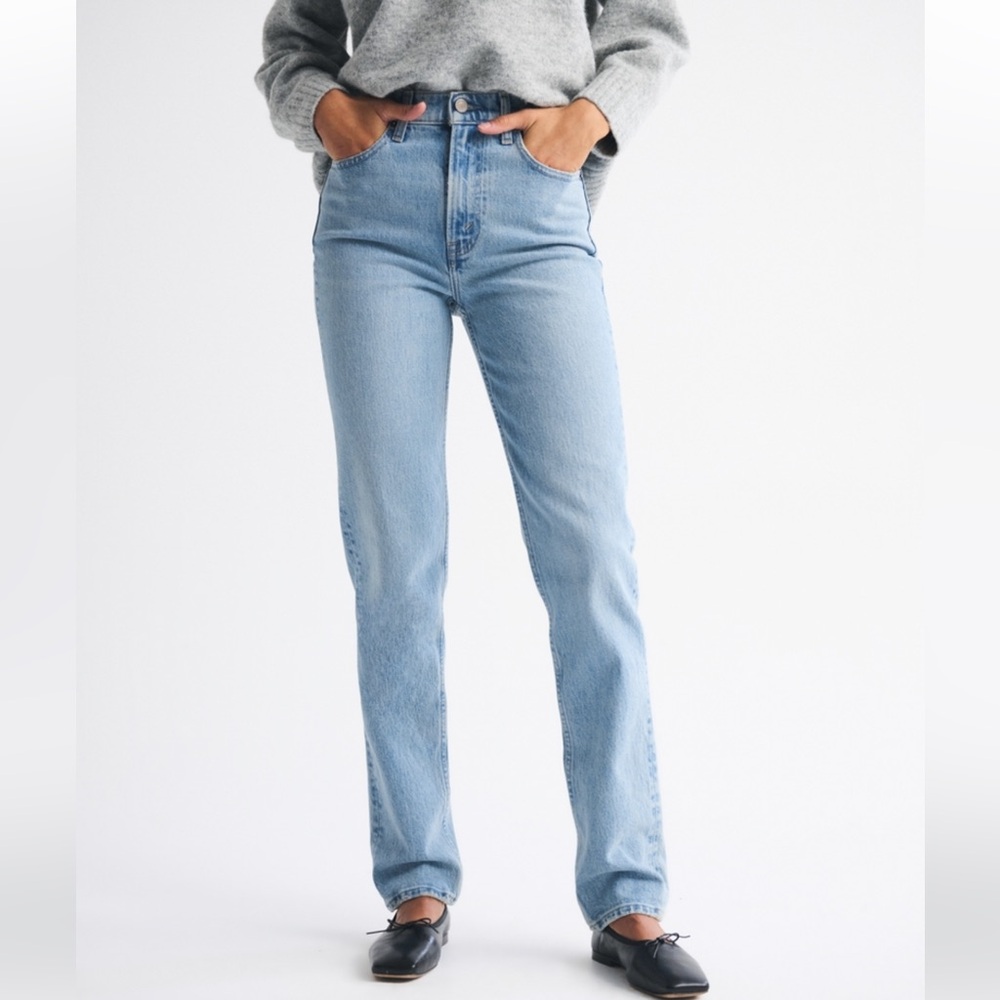 Abercrombie & Fitch Women’s The 90’s Slim Straight Ultra High Rise Jeans